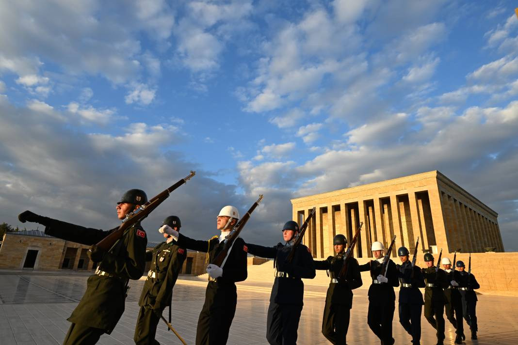 Türk bayrağının gönderden hiç inmediği yer - Resim: 16